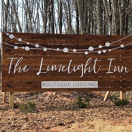 The Limelight Inn 달로네가 외부 사진